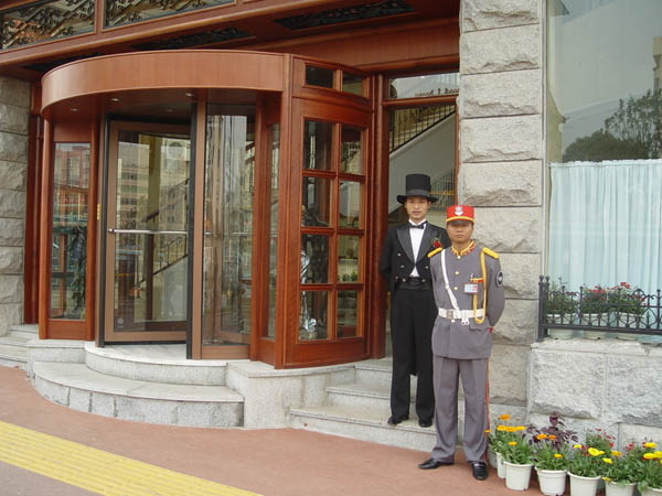 酒店制服的文化及其含义 酒店制服的文化及其含义