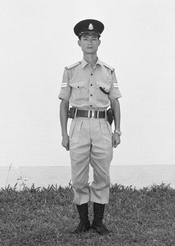 不同年代的香港警察制服图片