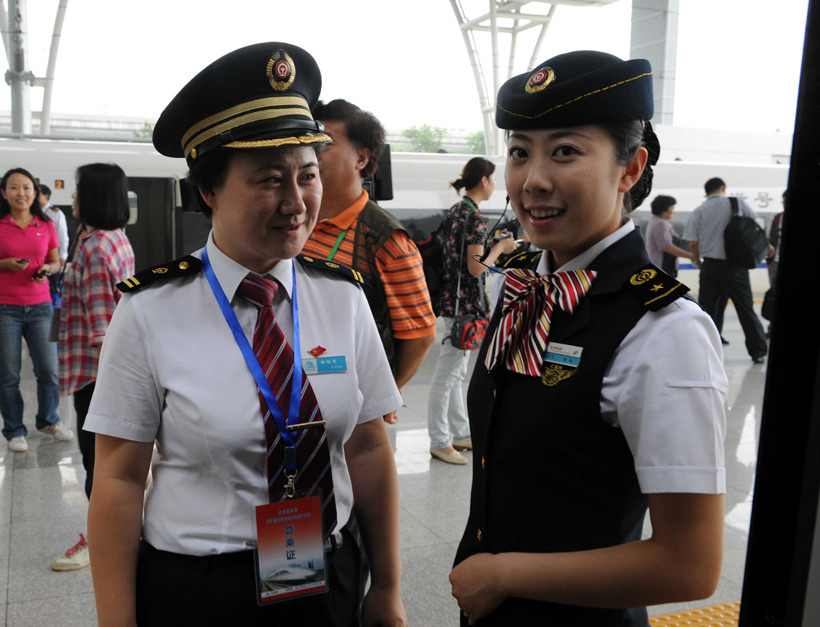 京沪高铁列车乘务员制服，京沪高铁列车空姐服装
