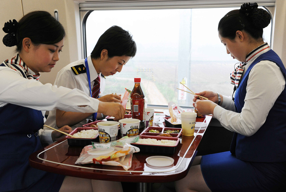 京沪高铁列车乘务员制服，京沪高铁列车空姐服装