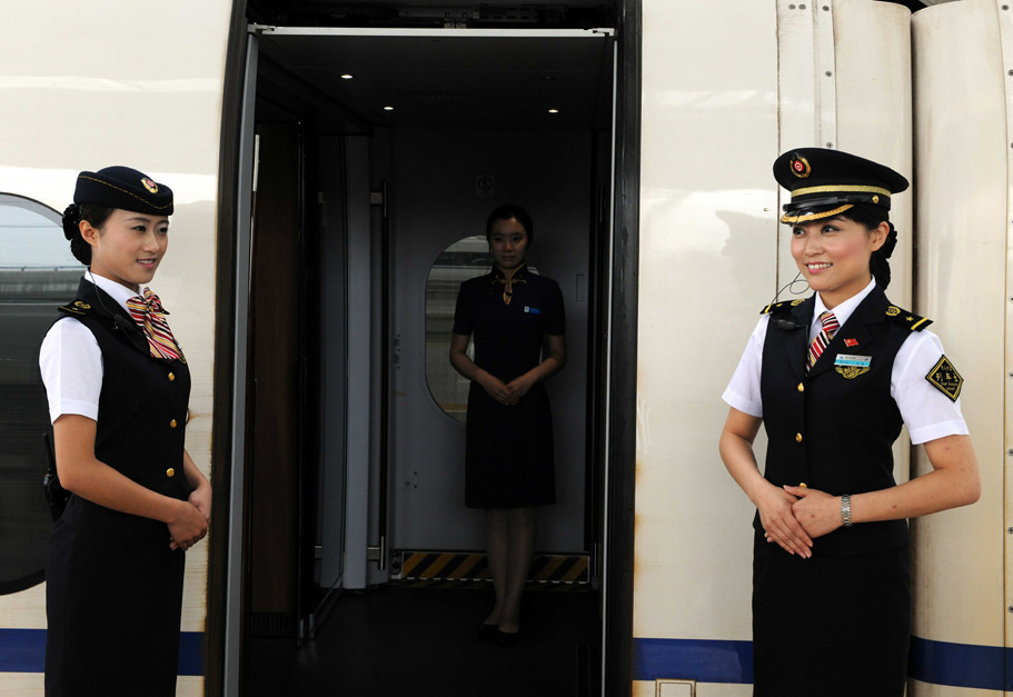 京沪高铁列车乘务员制服，京沪高铁列车空姐服装