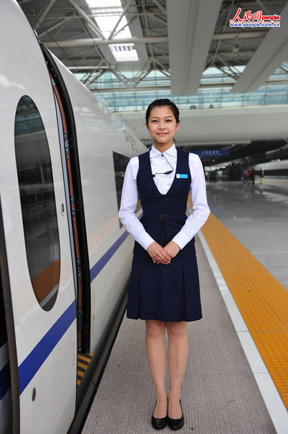 京沪高铁列车乘务员制服，京沪高铁列车空姐服装