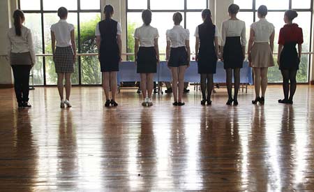 东航在沪海选制服空姐