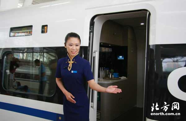 京沪高铁列车乘务员制服，京沪高铁列车高姐服装