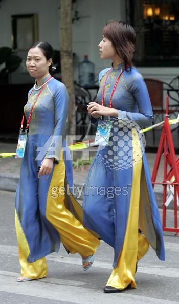 APEC会议中的越南礼仪小姐服装