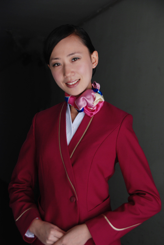 抓拍南航空姐机场制服秀图片