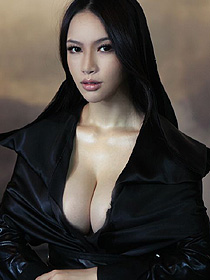 潘霜霜爆乳游戏礼服