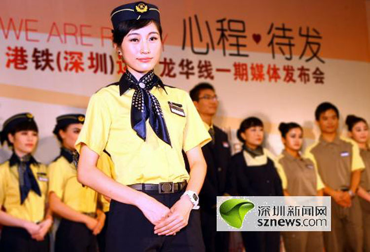 香港地铁员工着新制服迎接地铁新纪元