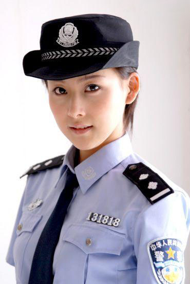 贾青演绎最美女警察