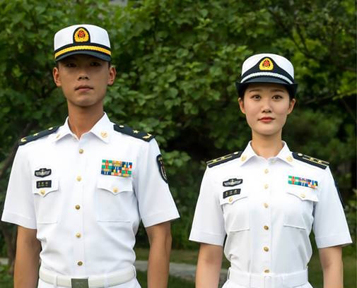 解放军将统一换发佩戴17式夏常服帽组图_中国制服设计网