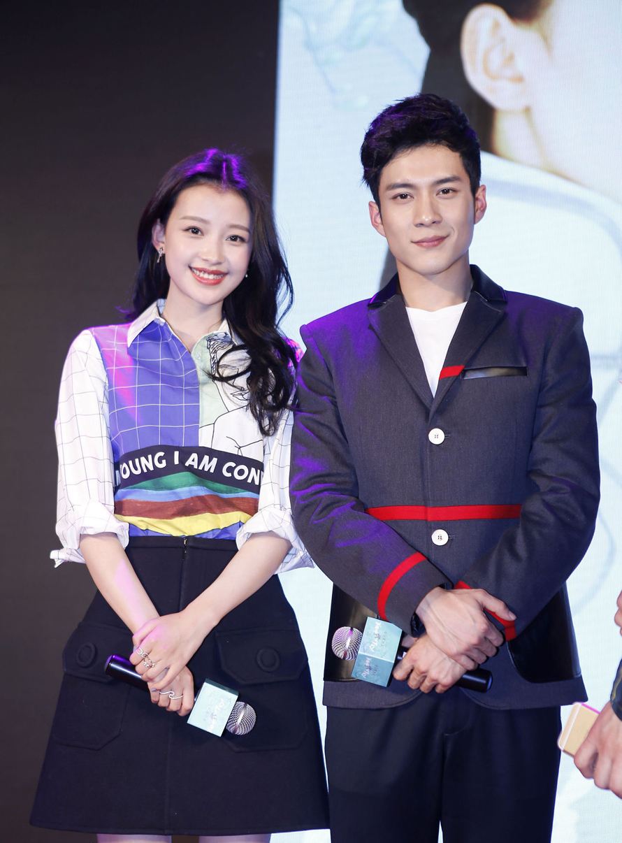 韩东君孙怡身穿时尚职业装制服图片