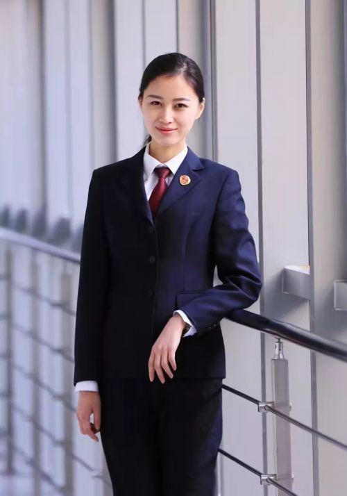 你好检察官 孙怡身着藏蓝色修身款制服图片 原创制服设计 职业装设计 你好检察官 孙怡身着藏蓝色修身款制服图片 原创制服设计 职业装设计